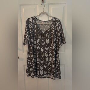 LuLaRoe Black and White Arrow-Print Scoop Neck Tunic